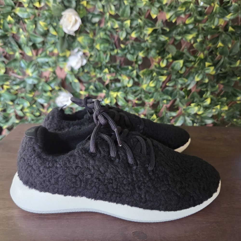 AllBirds Solid Black Wool Runner Fluffs Women Size 5 EU 35 NWOB